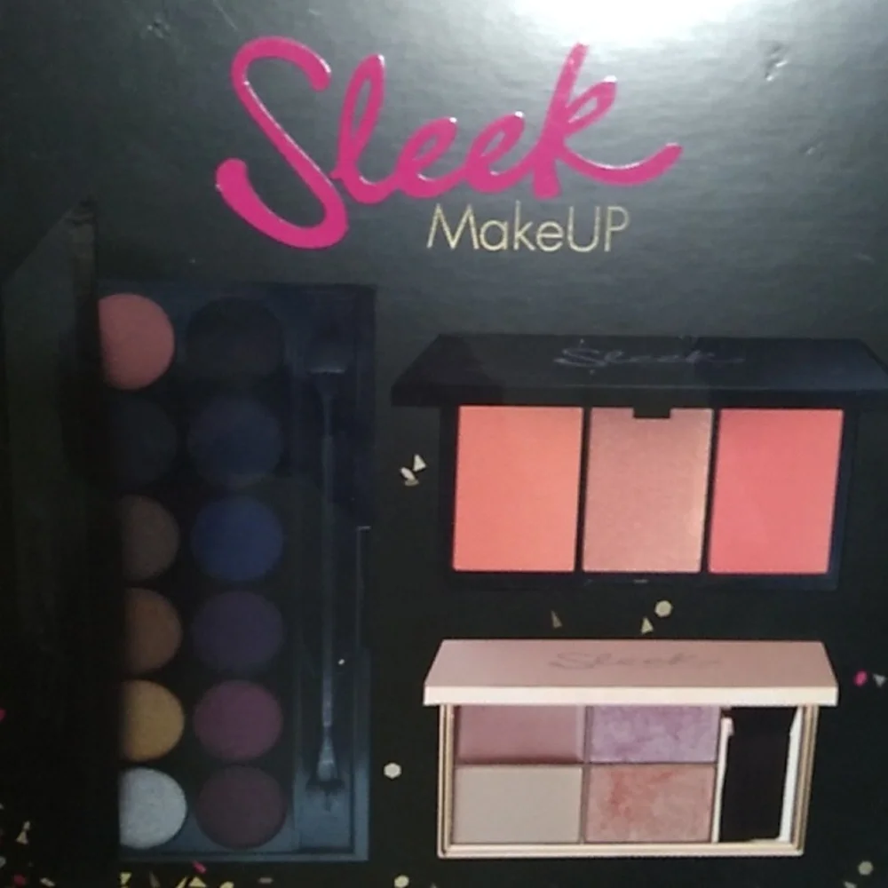 (#11) HP!! NWT Sleek Bring On The Night Makeup Set